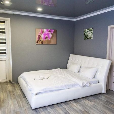 Cozy Apartment In A New Building Close To The Downtown Kiev Esterno foto