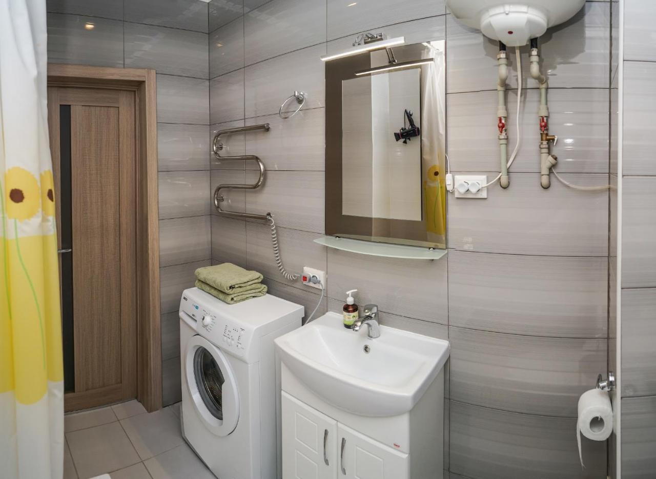 Cozy Apartment In A New Building Close To The Downtown Kiev Esterno foto